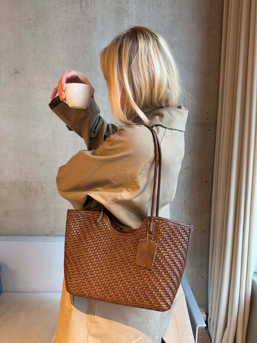 Janice skuldertaske i flet - Brun