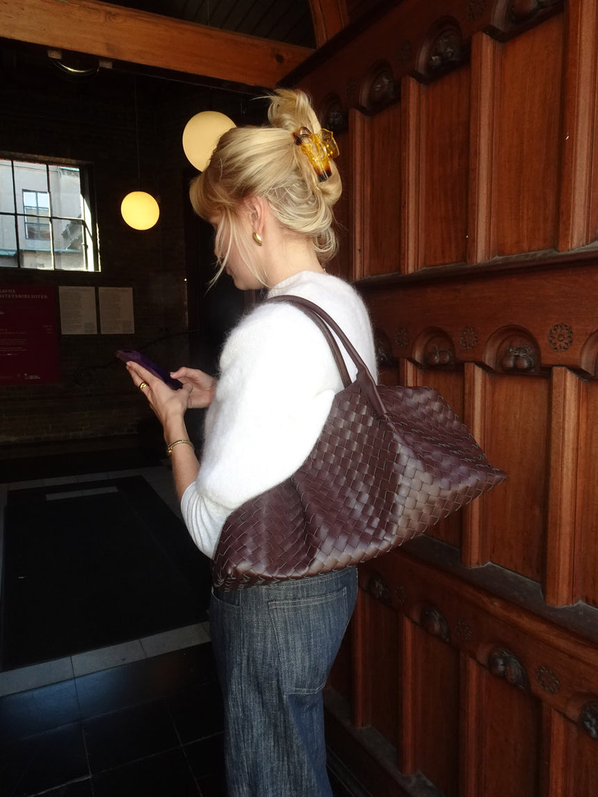 Milu skuldertaske i flet - Brun