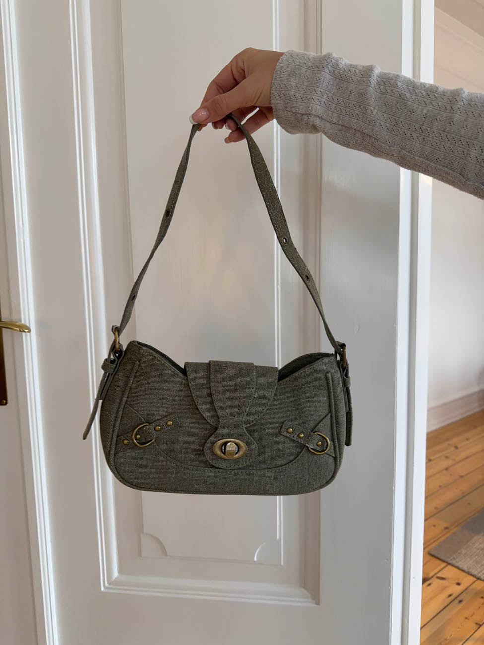 Alessia skuldertaske med detaljer - Grøn