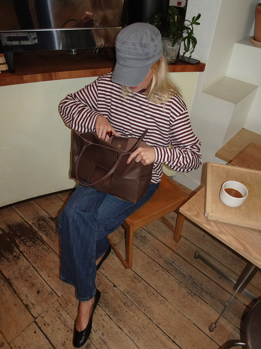 Kaia skuldertaske med flet - Brun