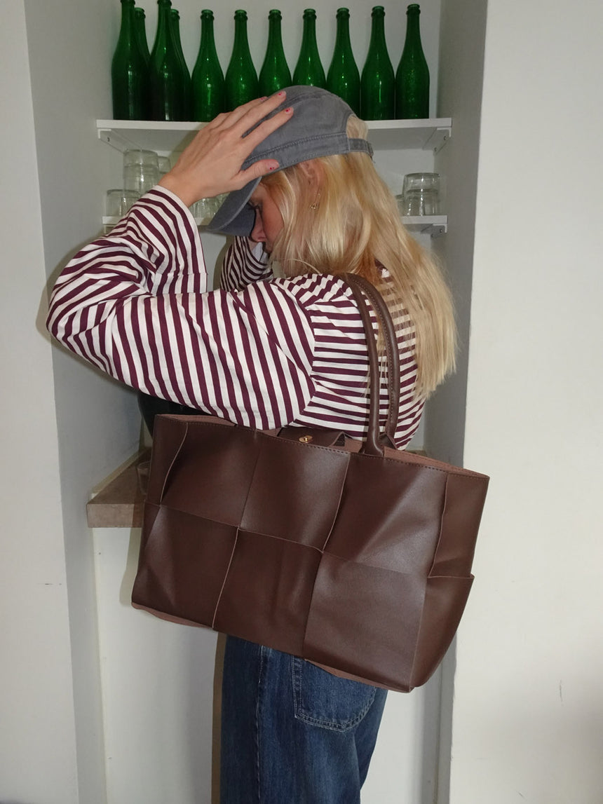 Kaia skuldertaske med flet - Brun