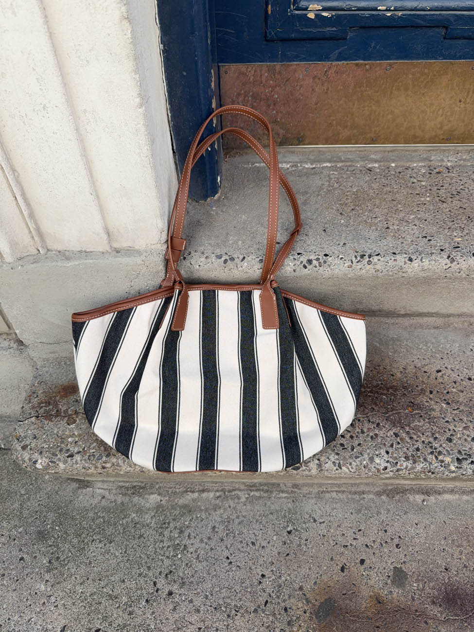 Enna skuldertaske med striber - Hvid/navy