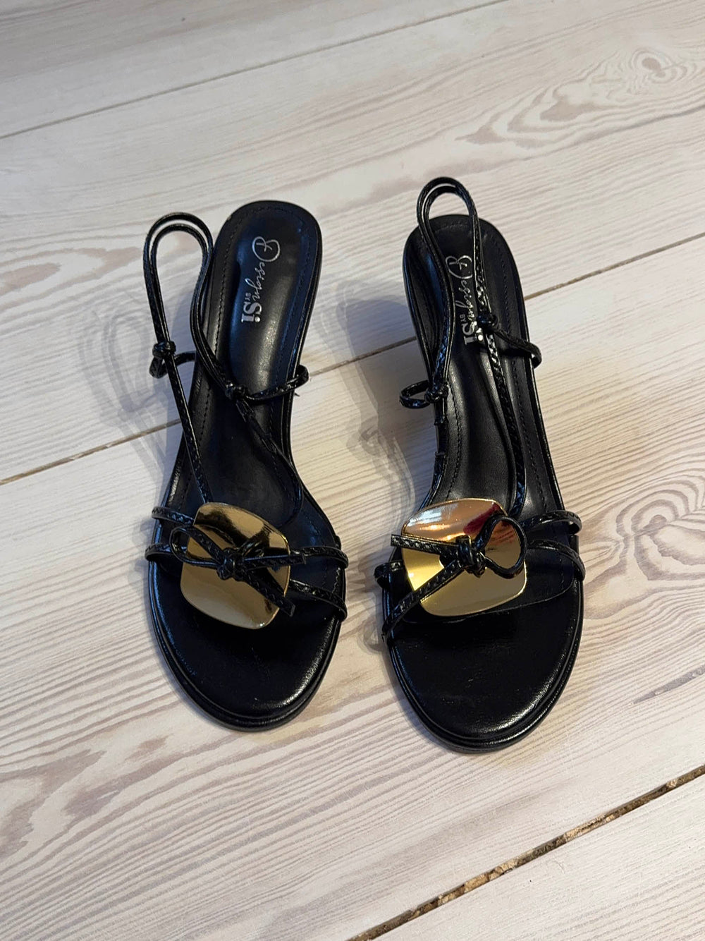 Aya stiletter med guld- og sløjfedetalje - Sort/guld