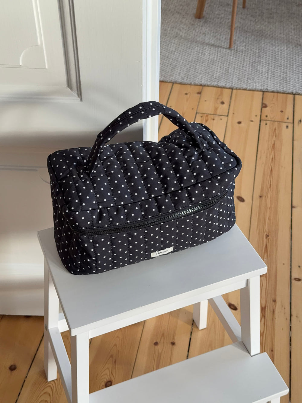 Honey stor polkaprikket toilettaske med hank - Sort/hvid