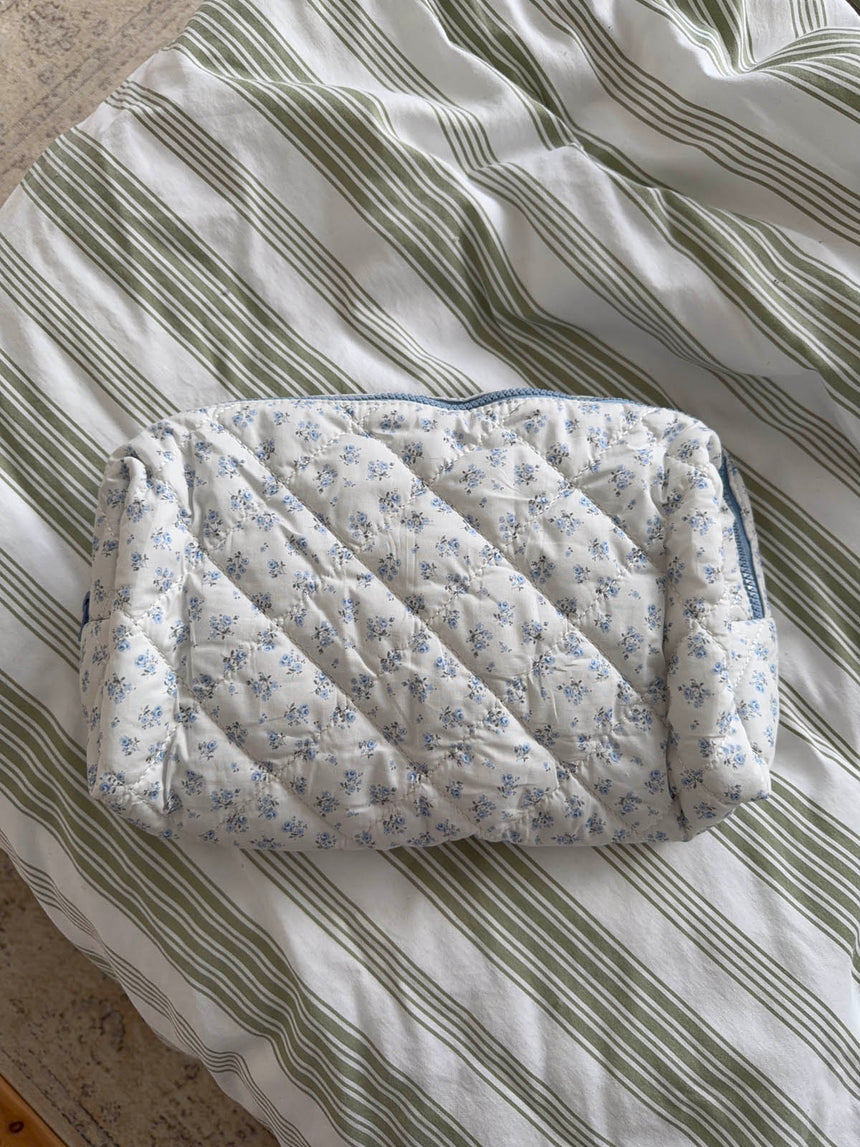 Honey stor toilettaske med blomster - Hvid/blå