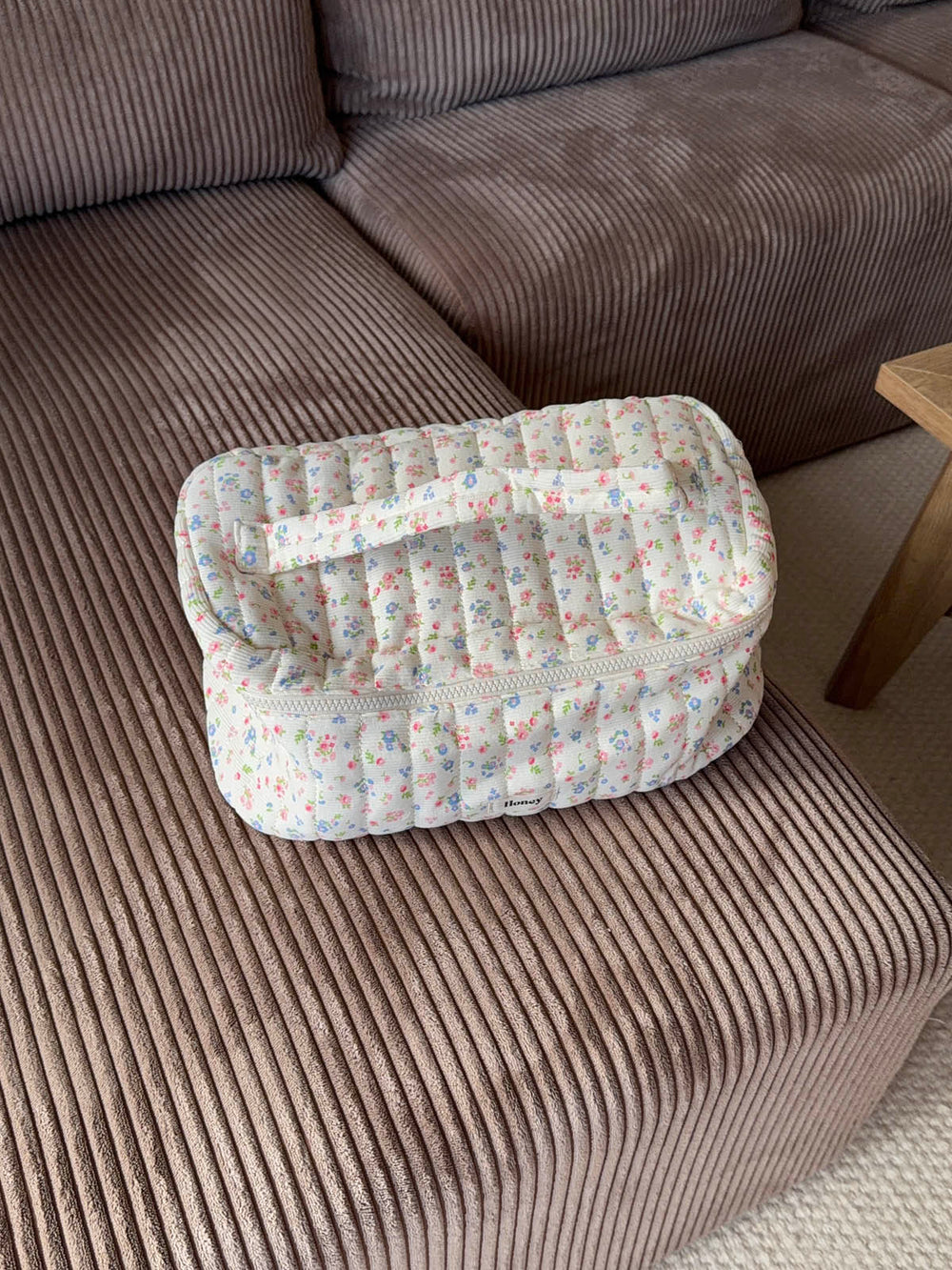 Honey stor toilettaske med hank - Hvid med blomster