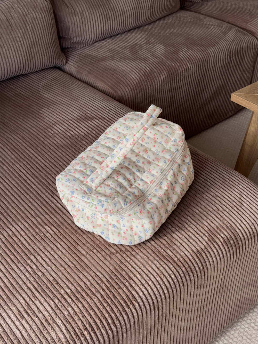 Honey stor toilettaske med hank - Hvid med blomster