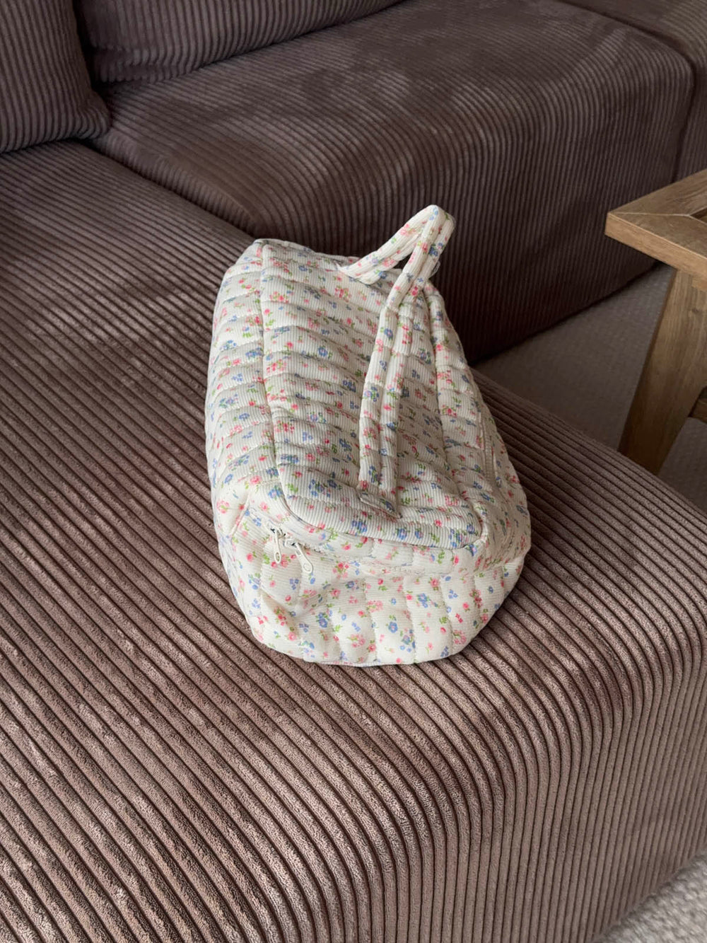 Honey stor toilettaske med hank - Hvid med blomster