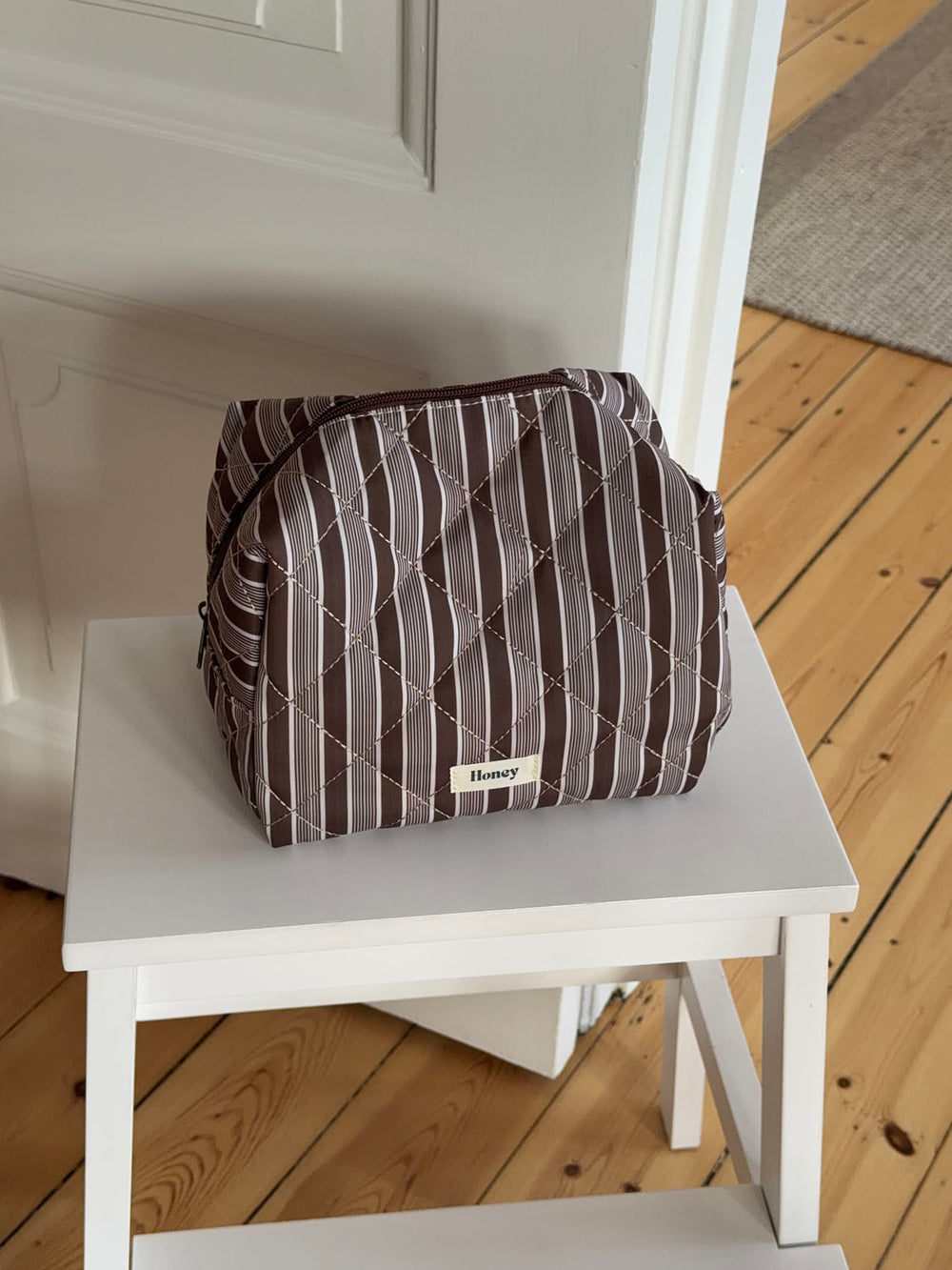 Honey stor toilettaske med striber - Brun/hvid