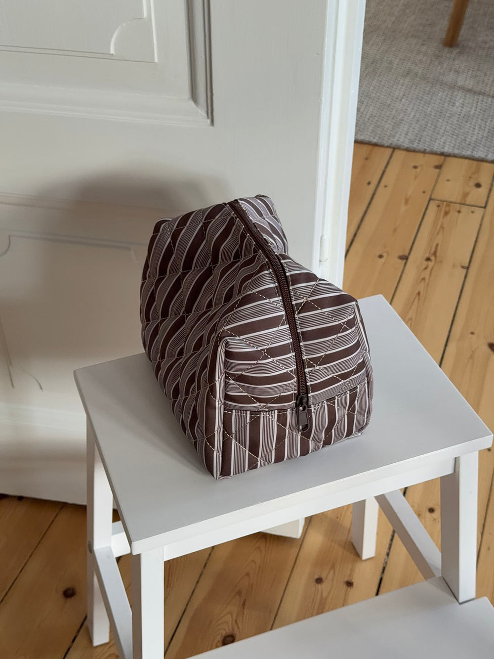 Honey stor toilettaske med striber - Brun/hvid