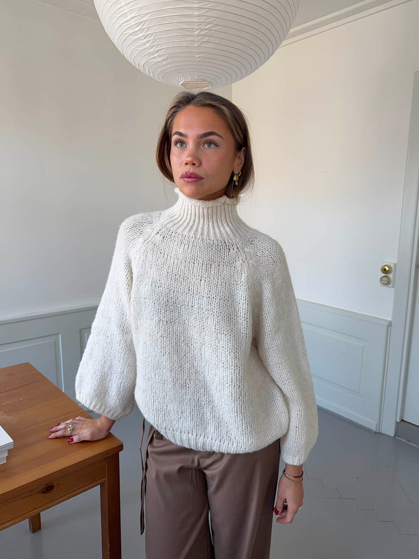 Aire striktrøje med turtleneck - Off white