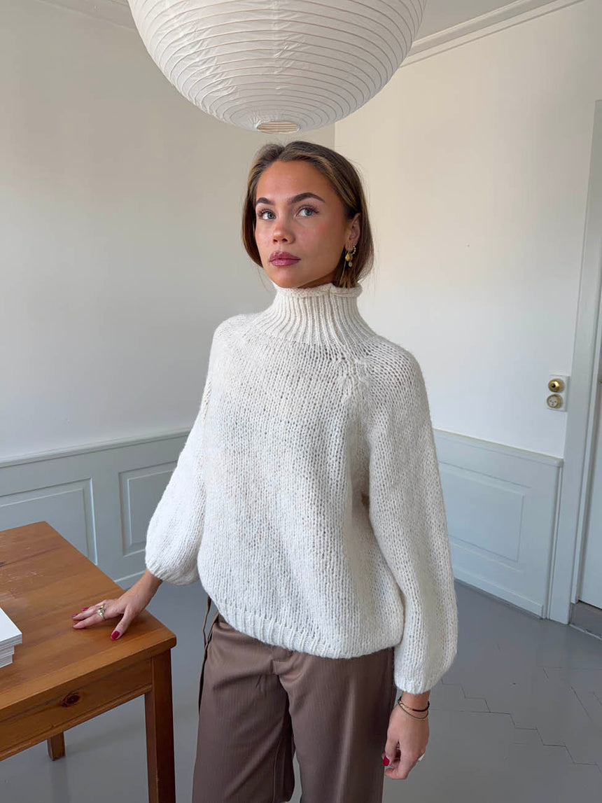 Aire striktrøje med turtleneck - Off white