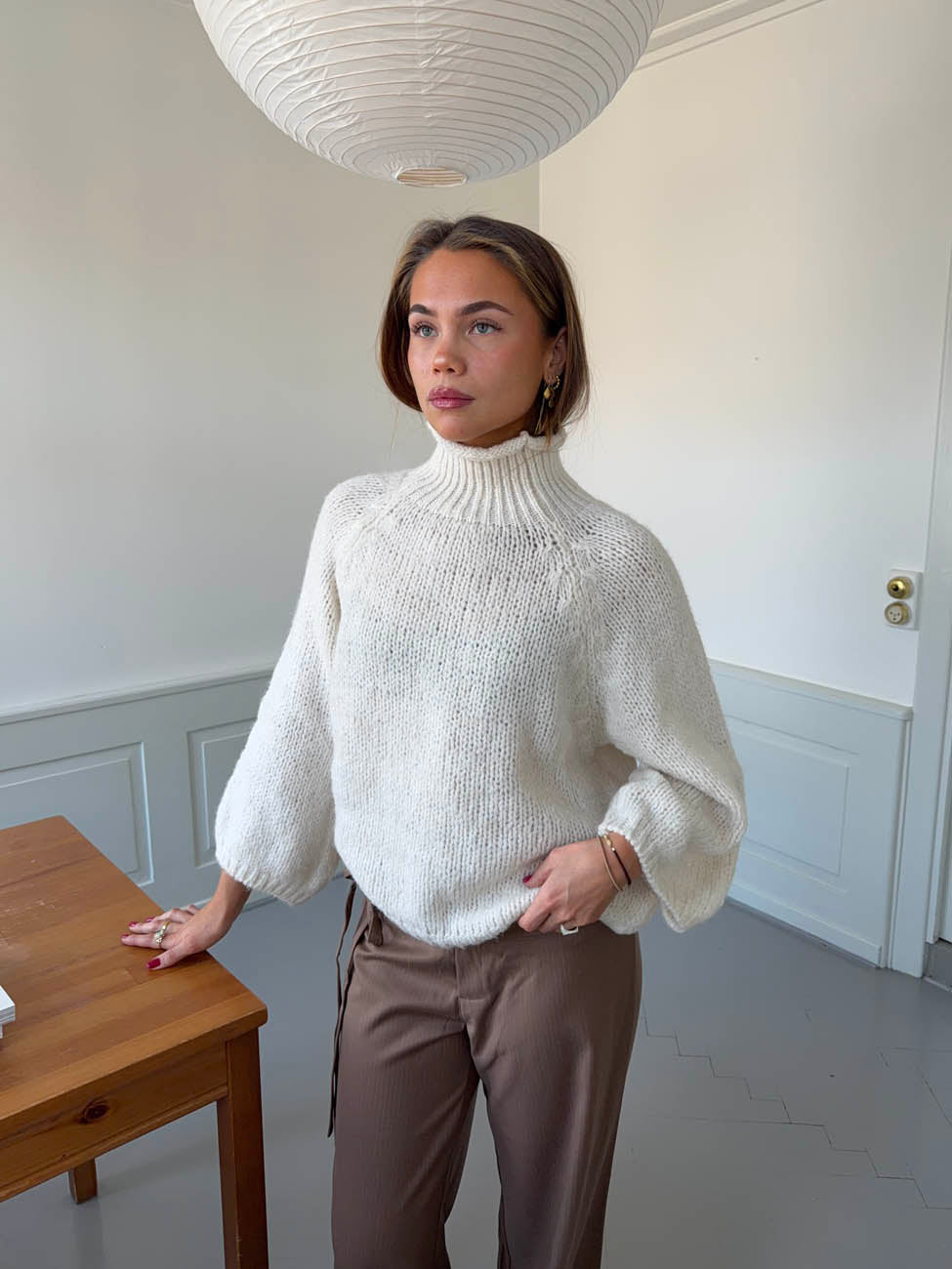 Aire striktrøje med turtleneck - Off white