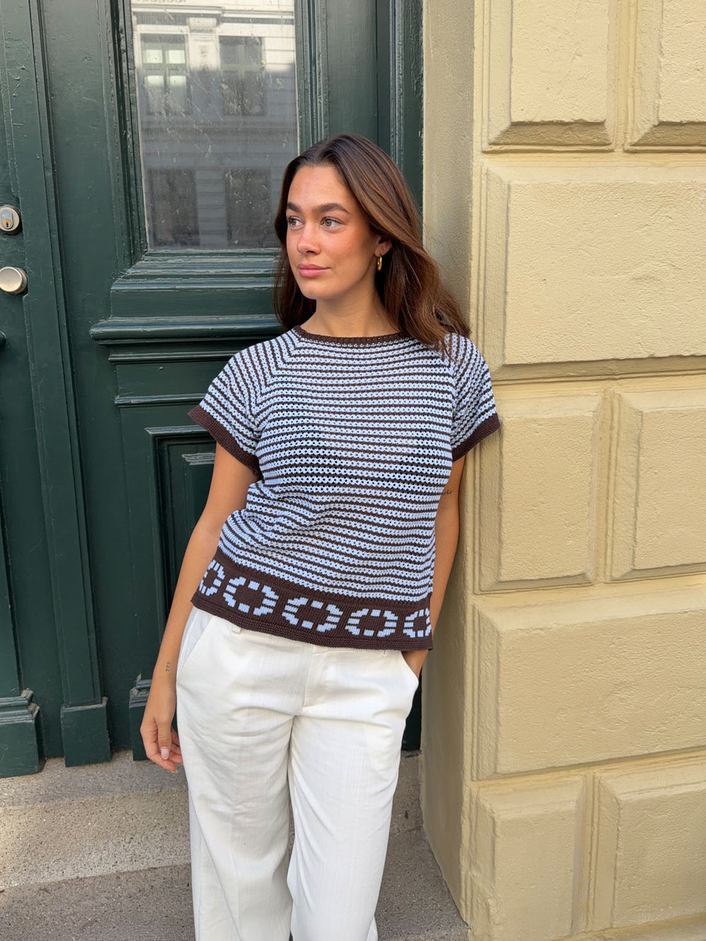 Alfi strikket t-shirt med striber - Hvid/brun