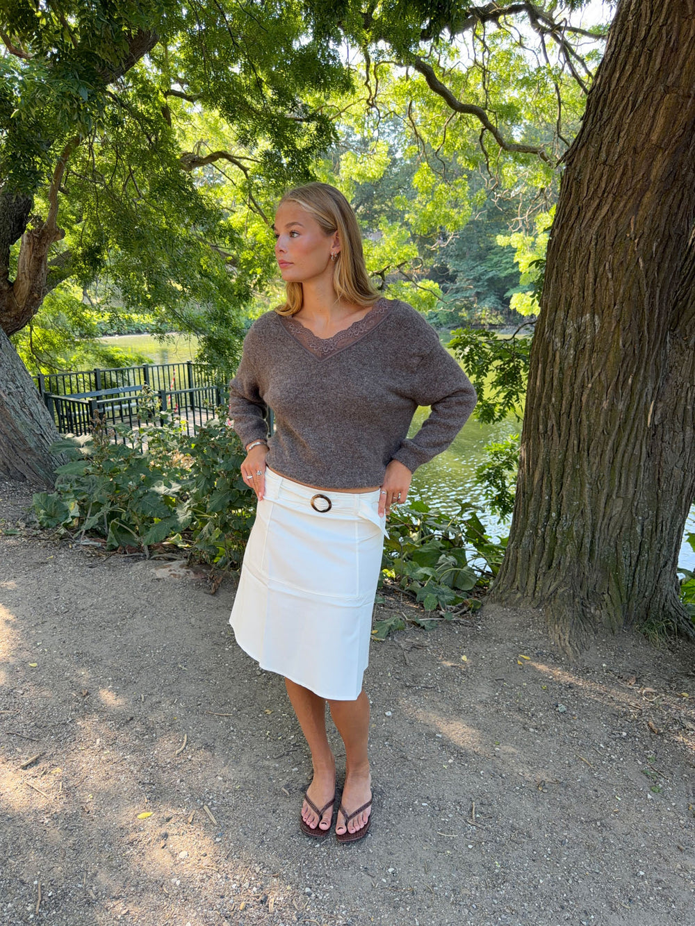 Stina striktrøje med blonder - Brun