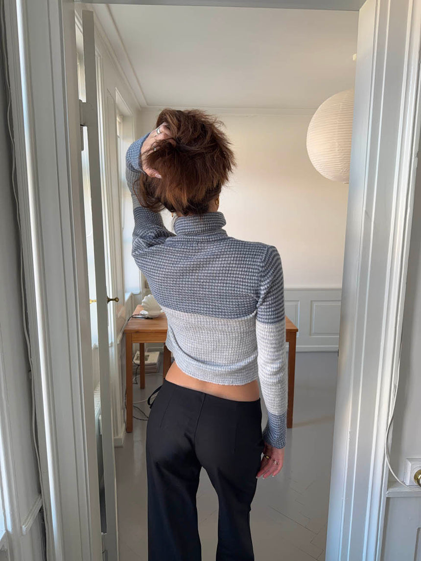 Swela striktrøje med turtleneck - Lyseblå/mørkeblå