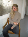 Alyssa striktrøje med turtleneck - Beige
