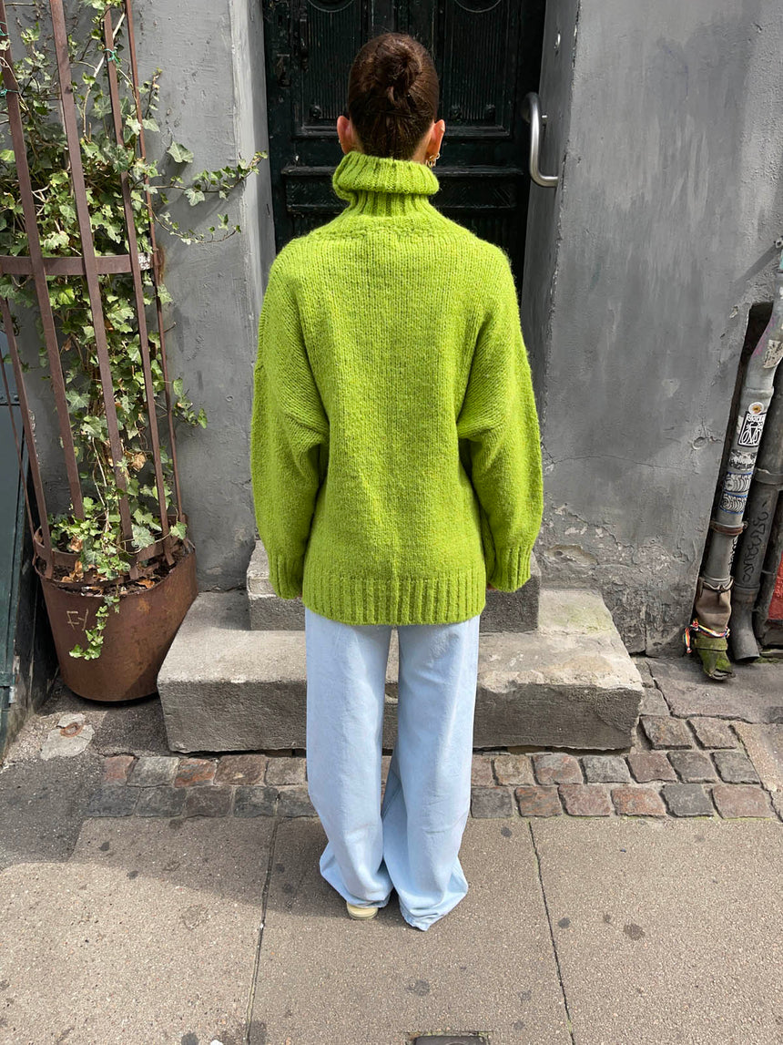 Valdamara oversized striktrøje med turtleneck - Limegrøn