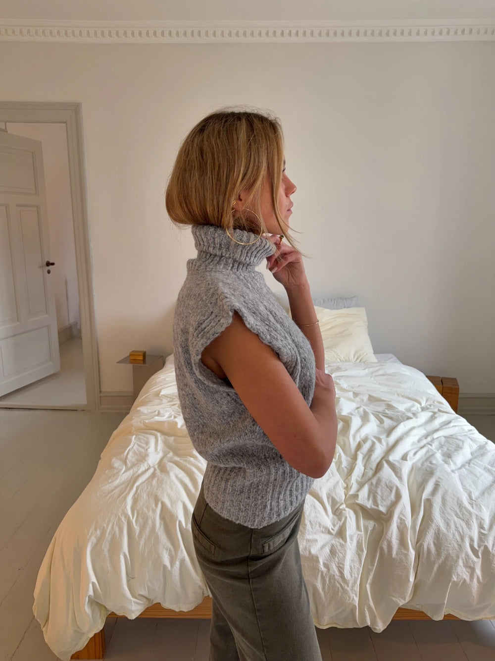 Nivena strikvest med turtleneck - Lysegrå