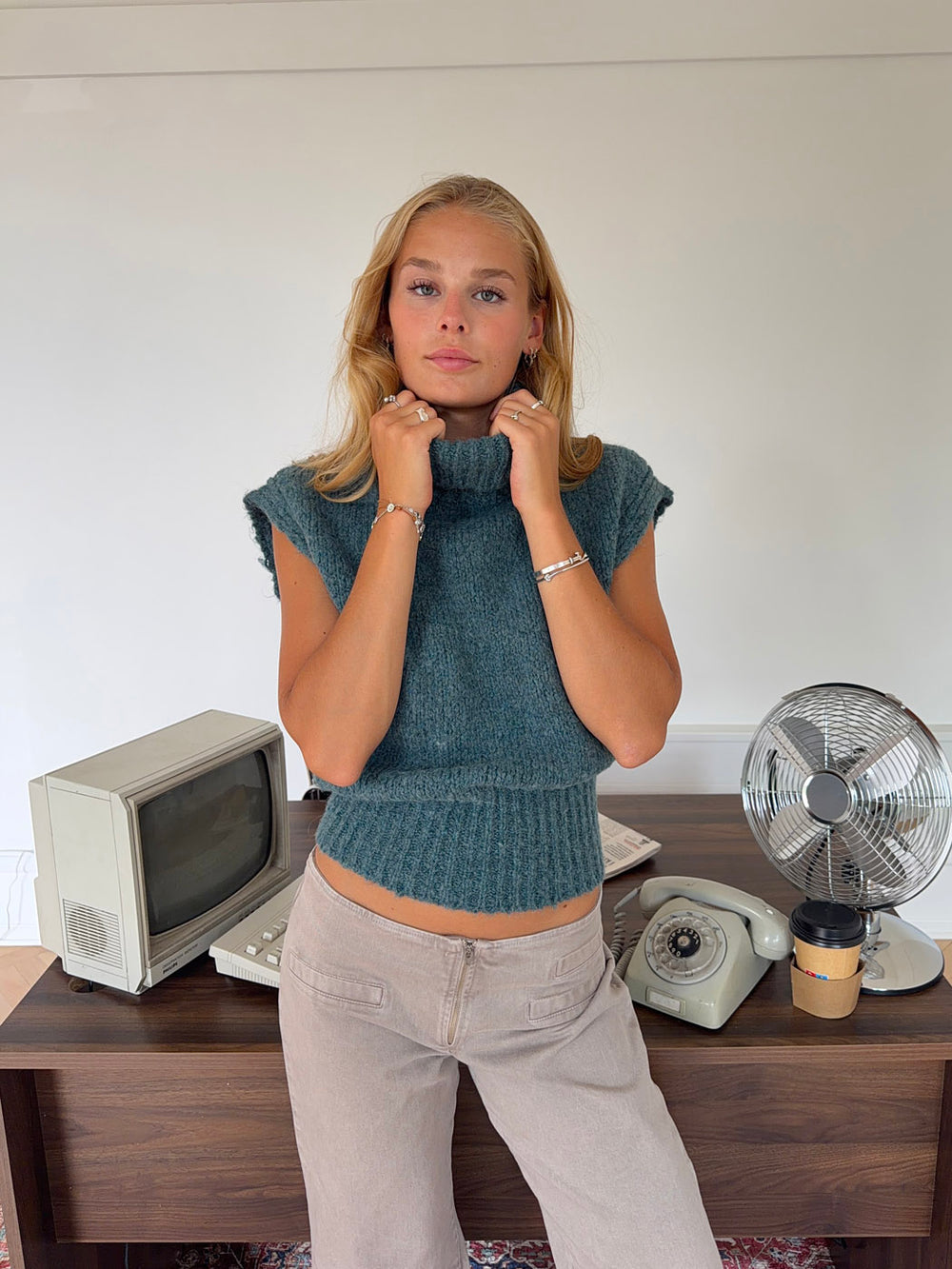 Nivena strikvest med turtleneck - Blå