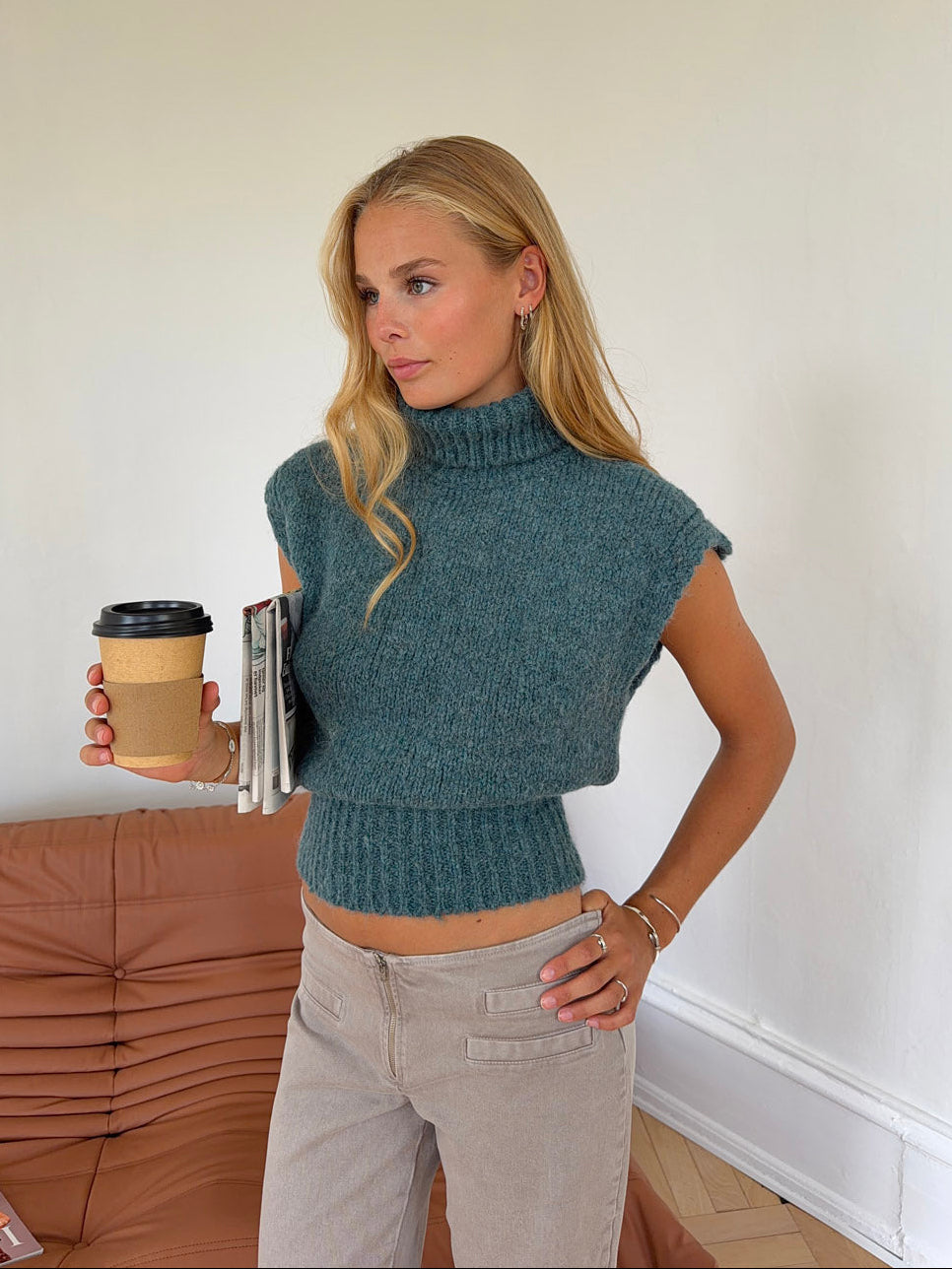 Nivena strikvest med turtleneck - Blå