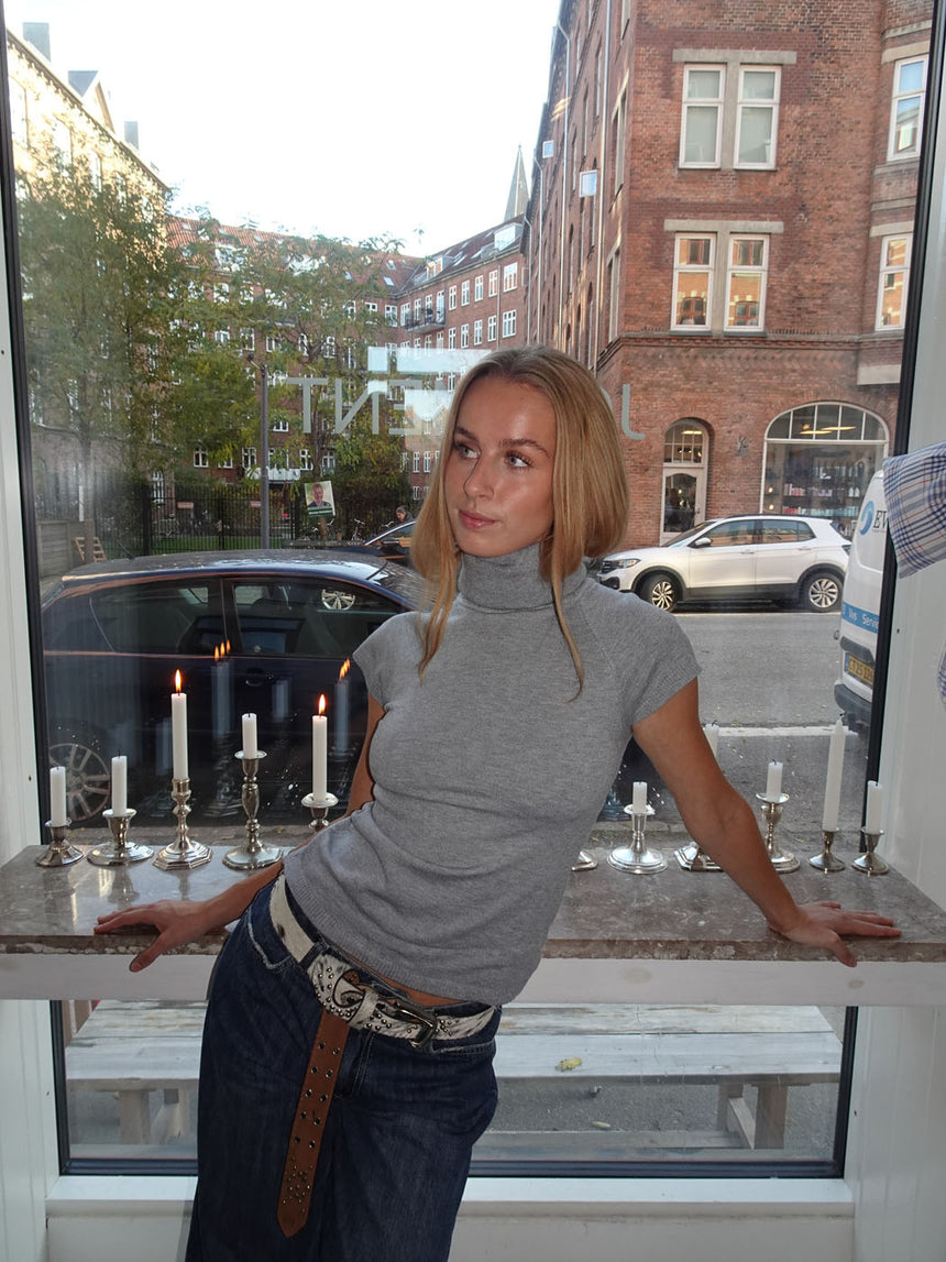 Hailey t-shirt med høj hals - Grå