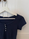 Lilian t-shirt med knapper - Navy