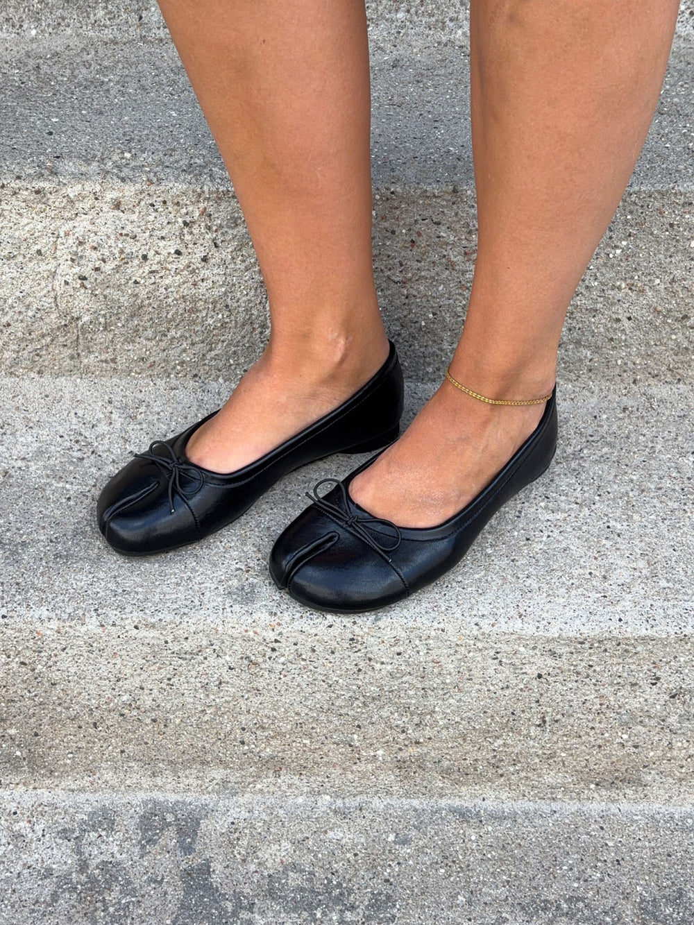 Auletta split toe ballerina med sløjfe - Sort