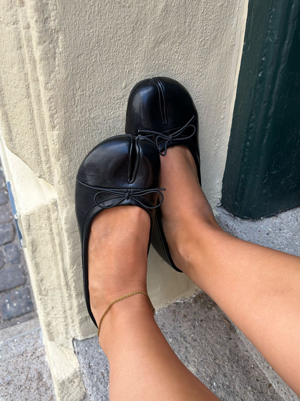 Auletta split toe ballerina med sløjfe - Sort