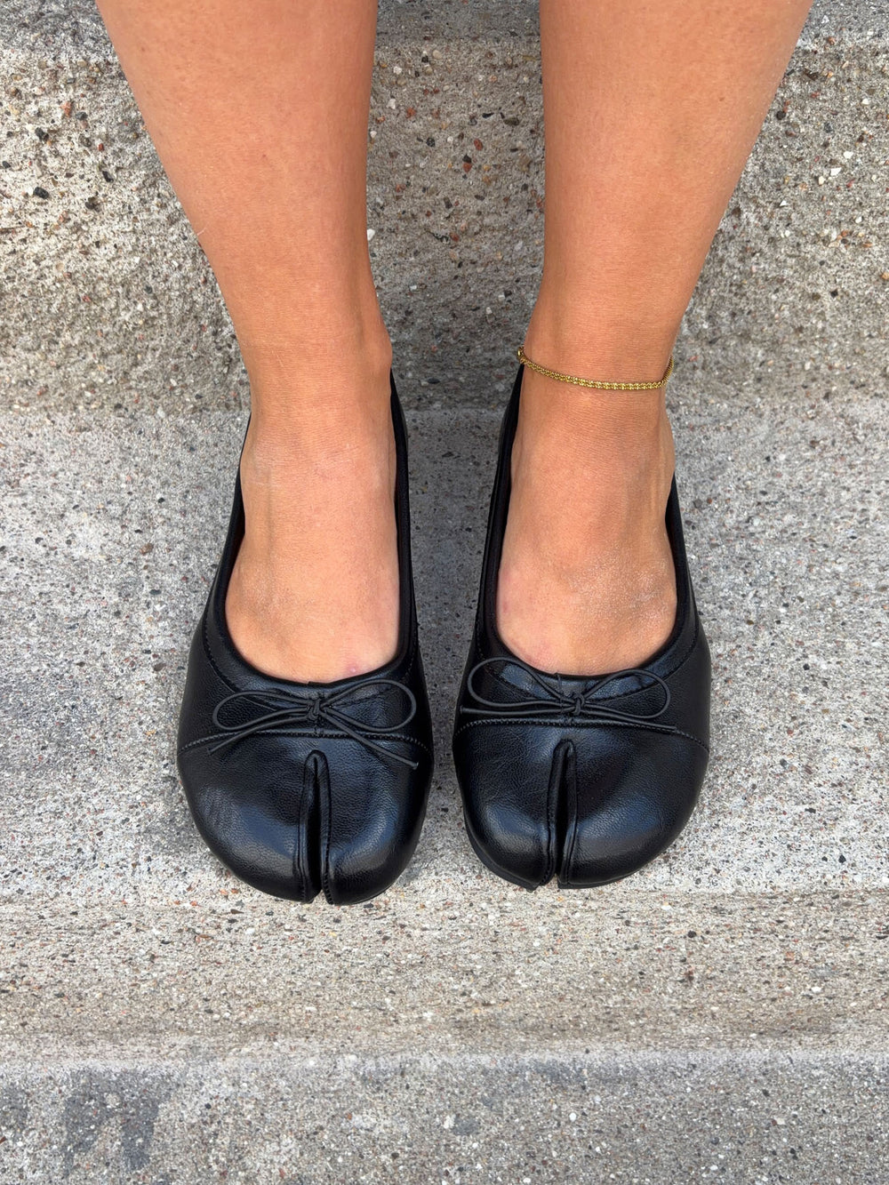 Auletta split toe ballerina med sløjfe - Sort