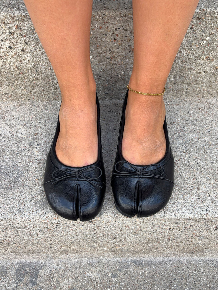 Auletta split toe ballerina med sløjfe - Sort