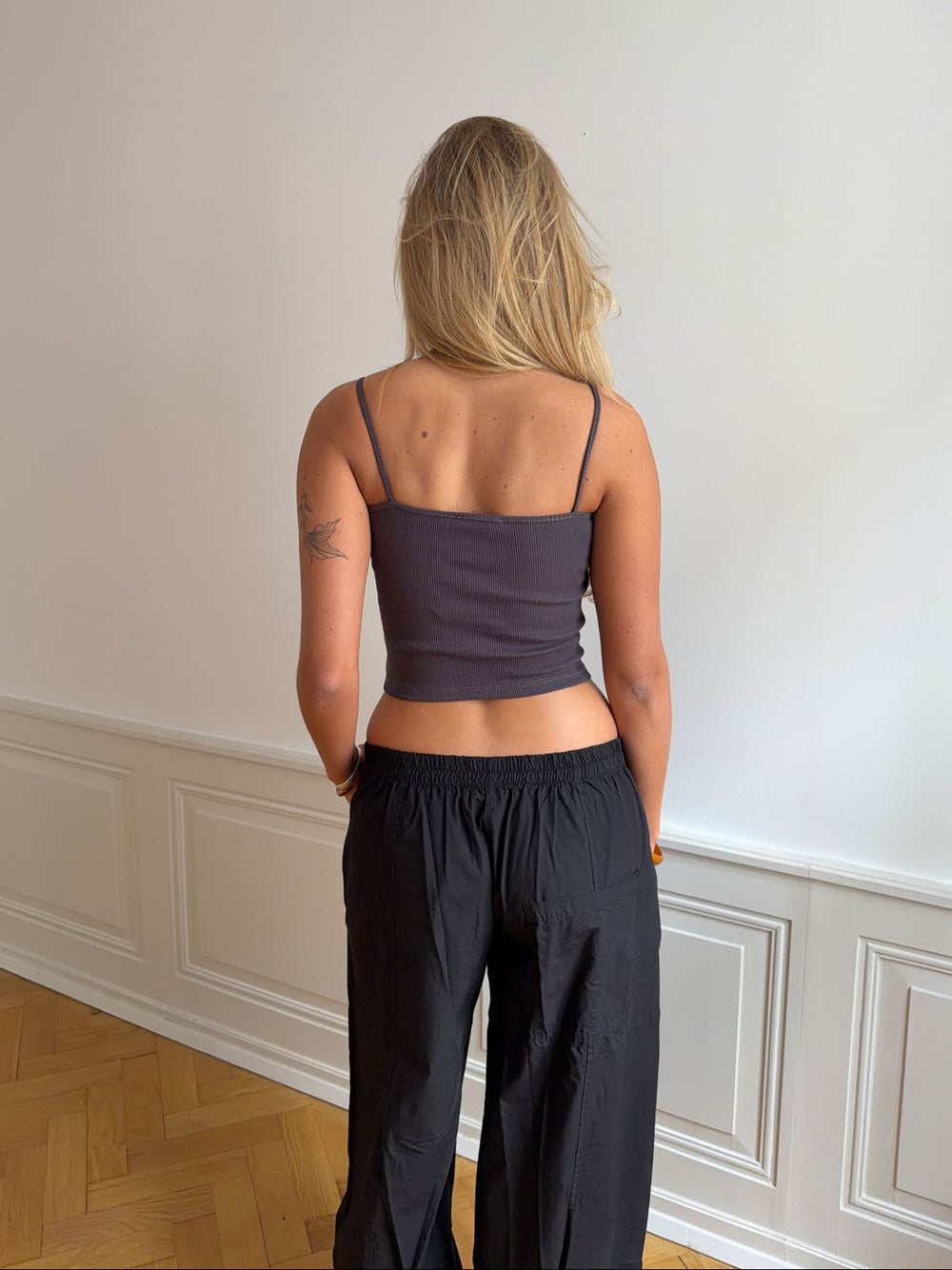 Thilde tanktop med rhinsten - Mørkegrå