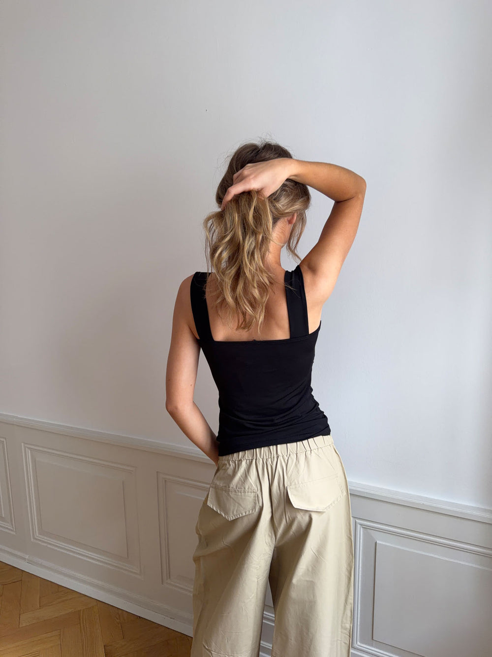 Mandaline tanktop med blondedetalje - Sort