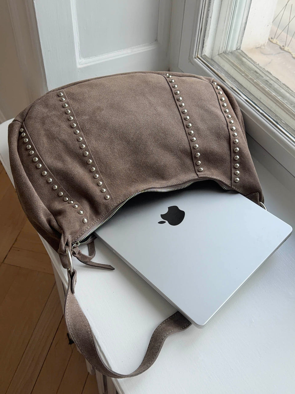 Henry taske med nitter - Taupe