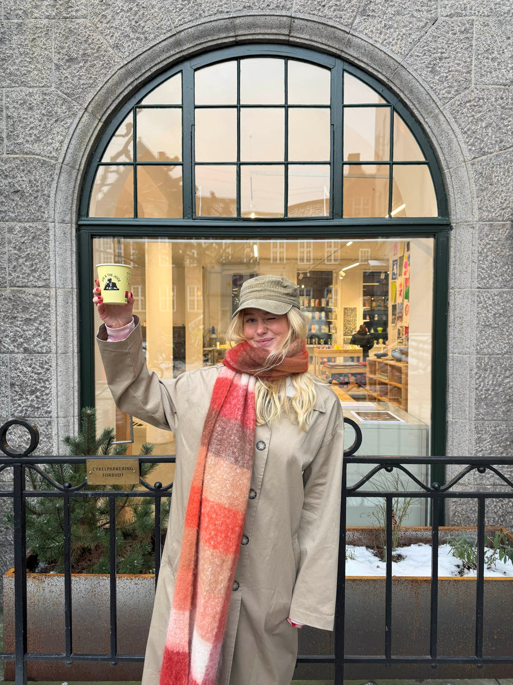 Gale tørklæde - Rød/brun/hvid