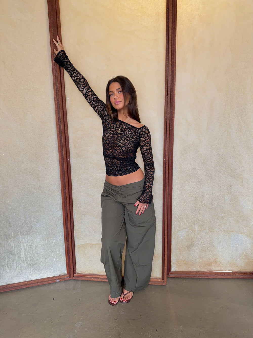 Carla off shoulder bluse i blonde - Sort