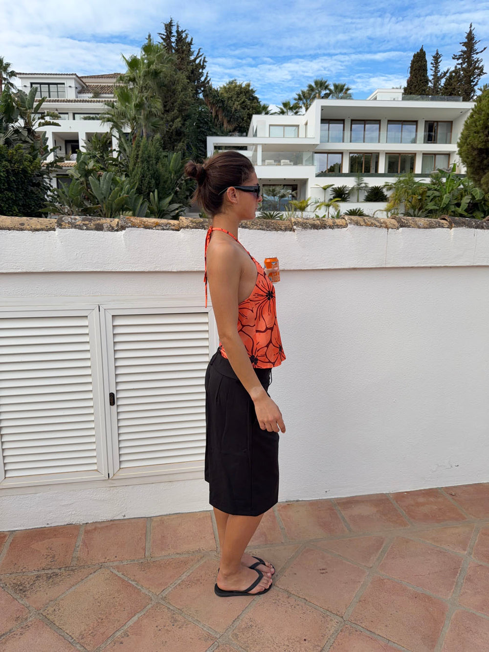 Sibilia top med blomster - Orange/sort