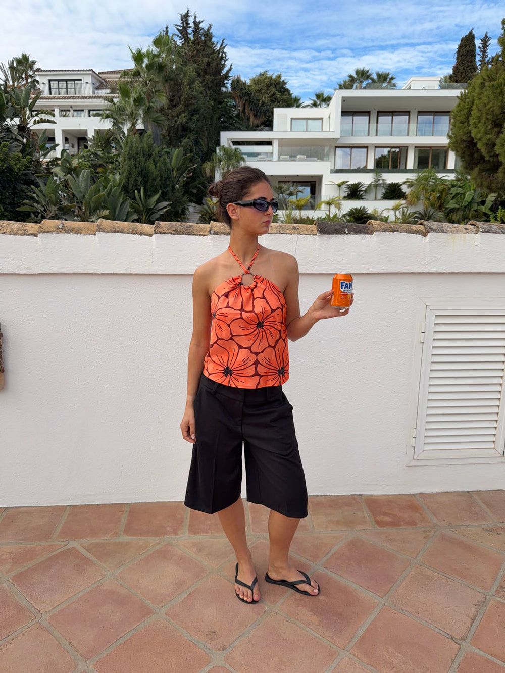 Sibilia top med blomster - Orange/sort