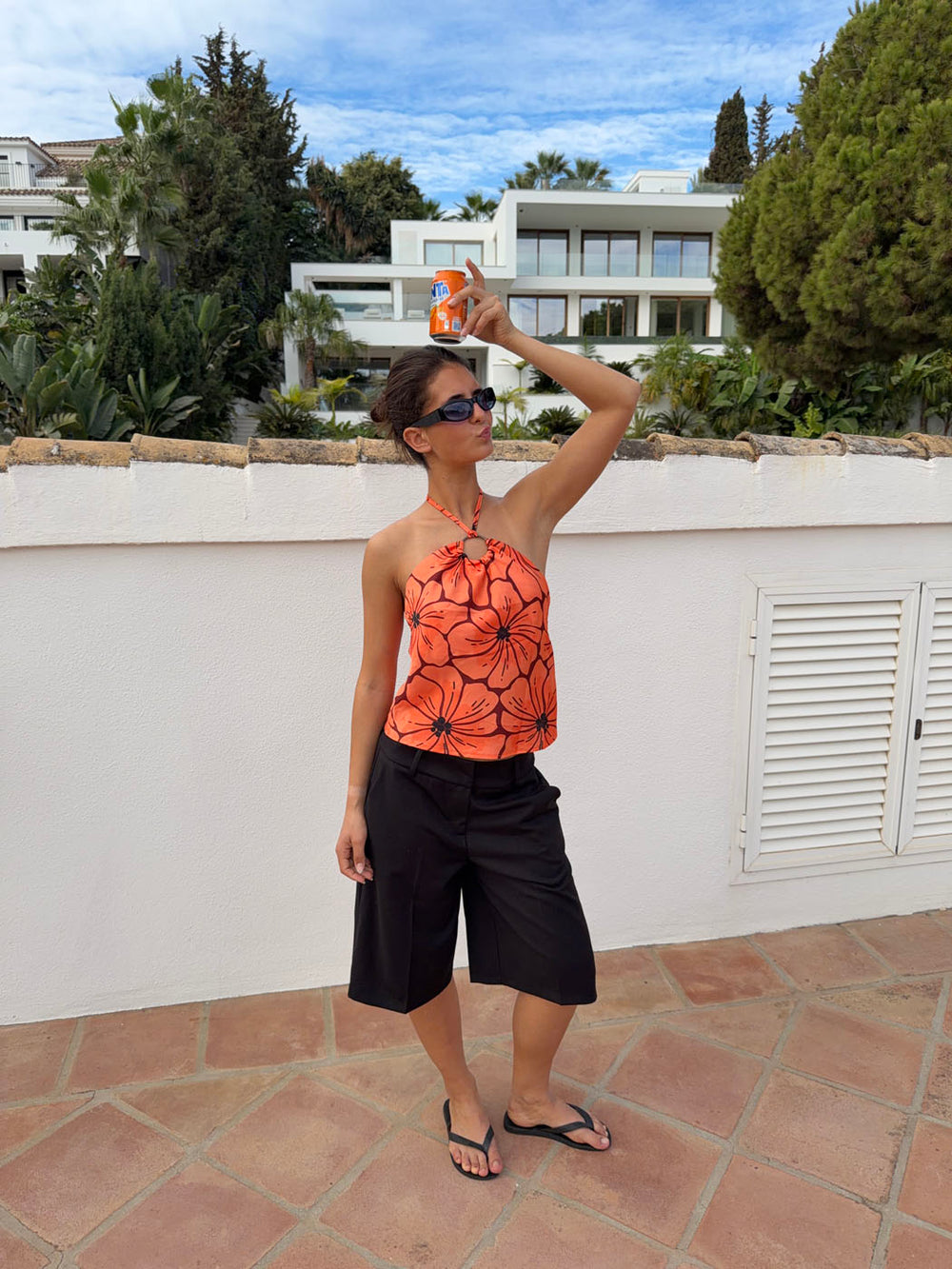 Sibilia top med blomster - Orange/sort