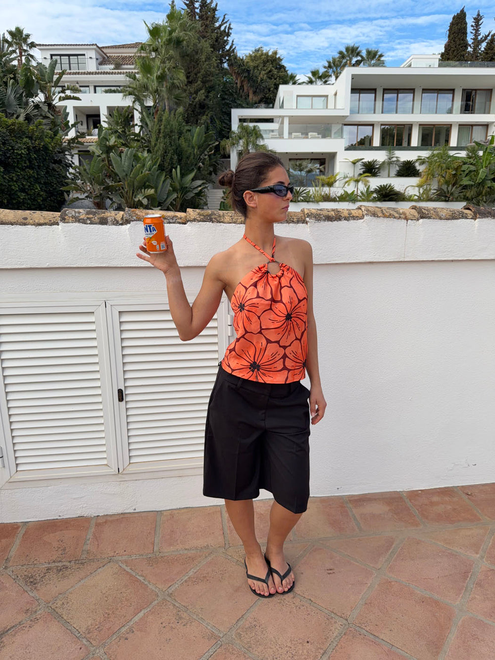 Sibilia top med blomster - Orange/sort