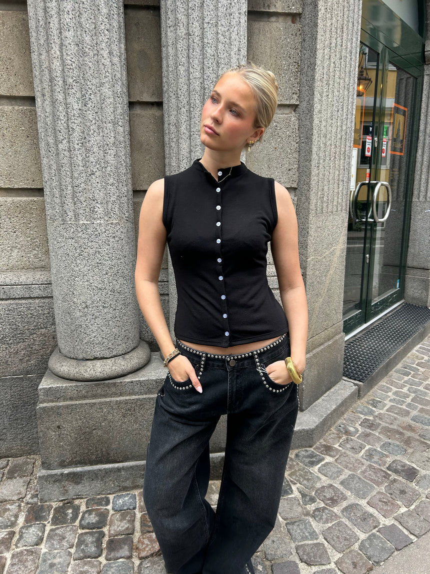 Lonnie top med knapper - Sort