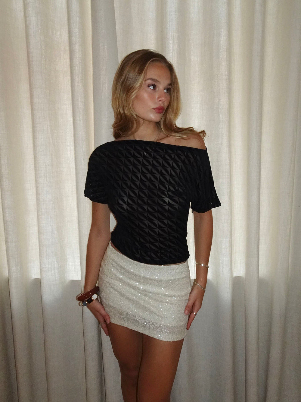 Florine top med mønster i mesh - Sort