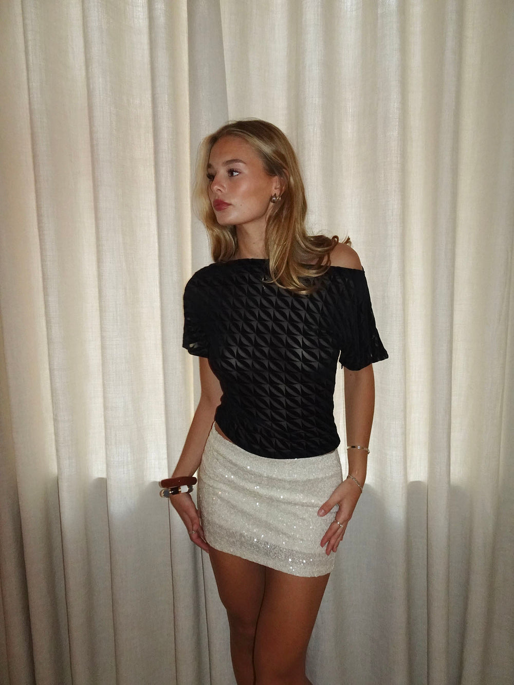 Florine top med mønster i mesh - Sort