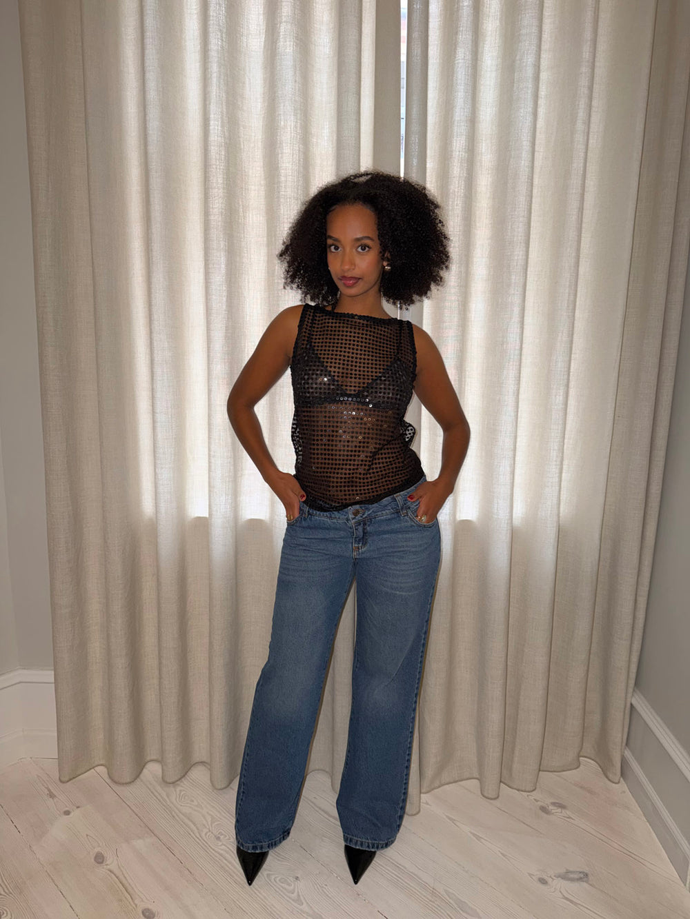 Isobel top med pallietter - Sort