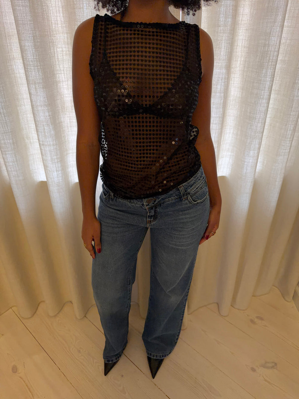 Isobel top med pallietter - Sort