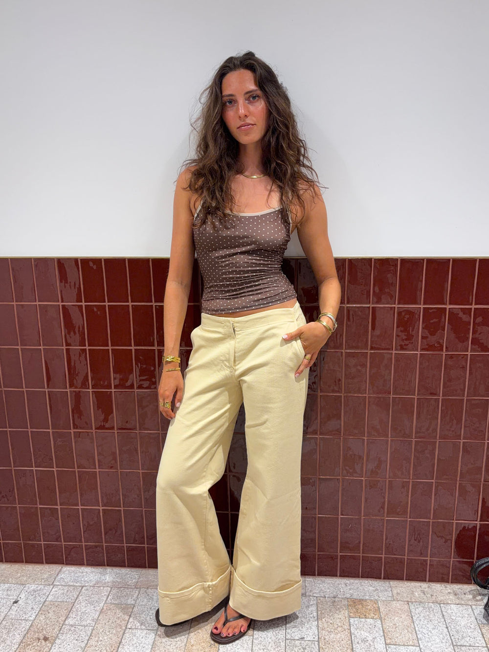 Esmaralda top med polkaprikker - Brun/beige