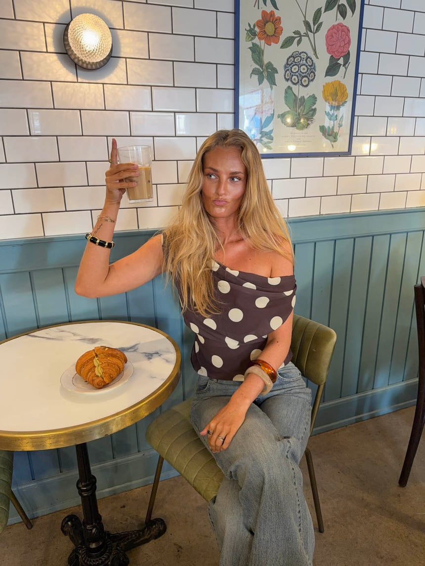 Lily top med polkaprikker - Brun/gul