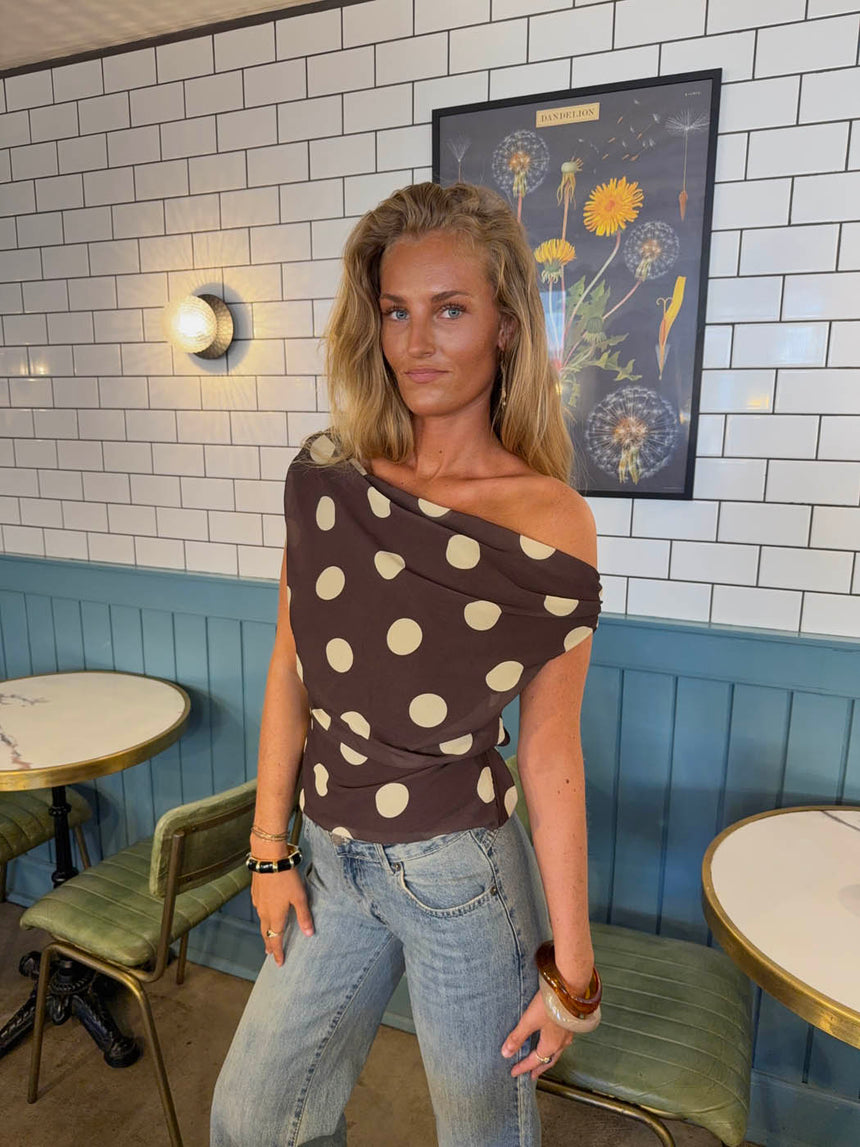 Lily top med polkaprikker - Brun/gul