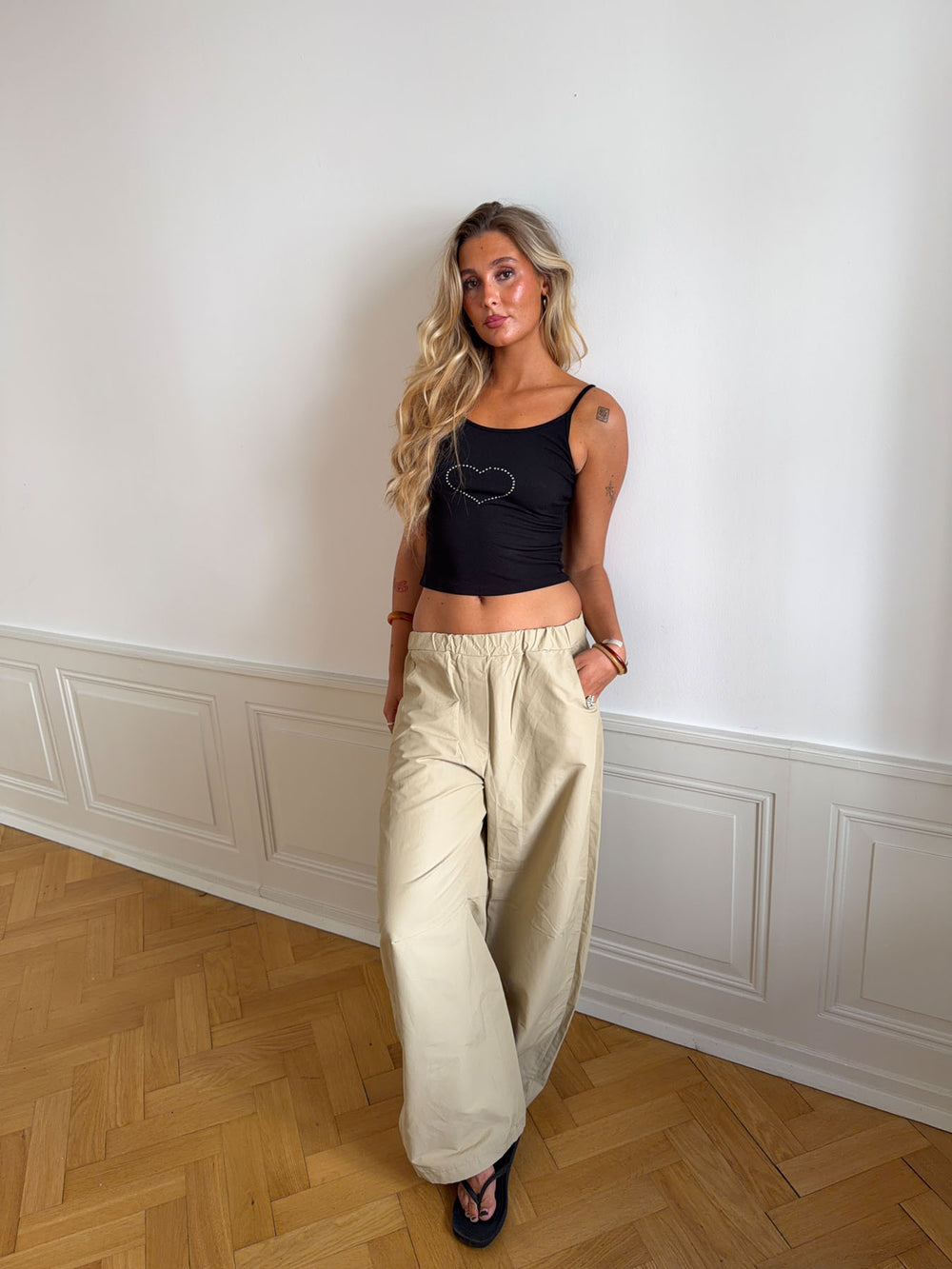 Ila top med rhinsten - Sort