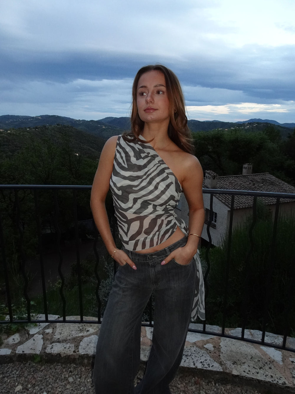 Orlane one shoulder top med zebra print - Sort/hvid